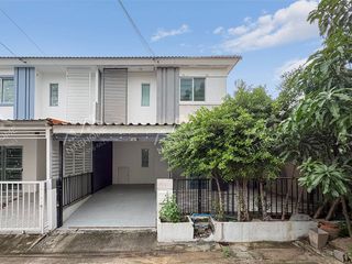 À vendre 3 chambres maison de ville à Lam Luk Ka, Pathum Thani
