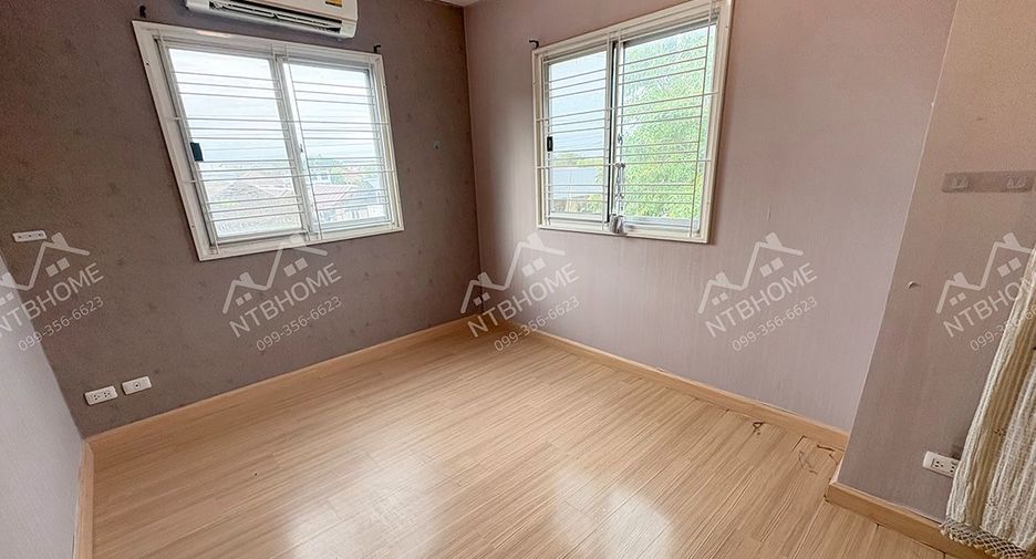À vendre 3 chambres maison de ville à Lam Luk Ka, Pathum Thani