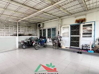 À vendre 3 chambres maison de ville à Sam Khok, Pathum Thani