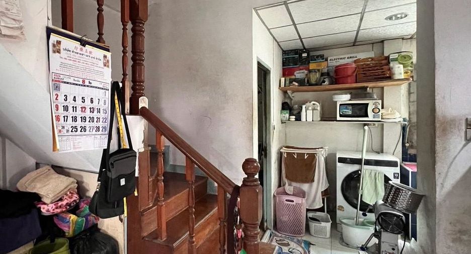 Casa adosada en venta de 3 habitaciones en Sam Khok, Pathum Thani