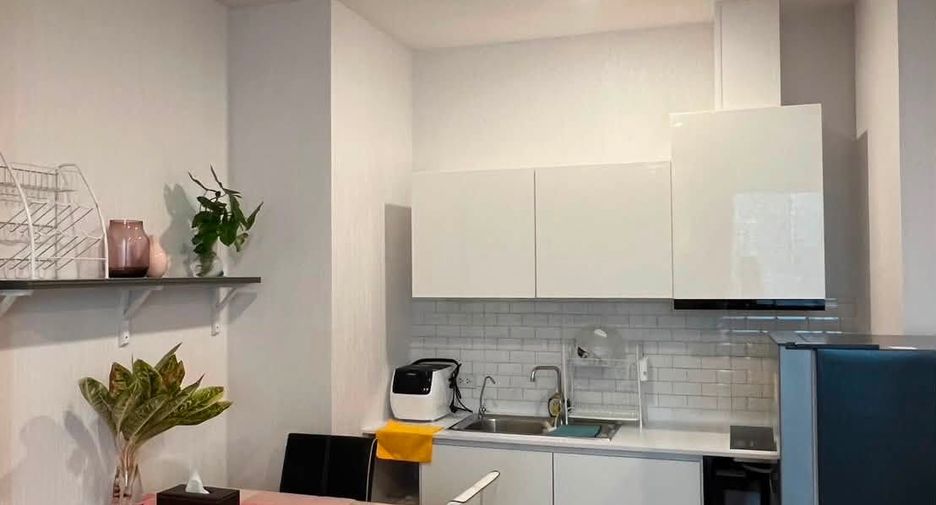 For rent 2 bedrooms condo in Khlong San, Bangkok