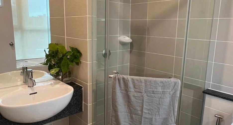 For rent 2 bedrooms condo in Khlong San, Bangkok