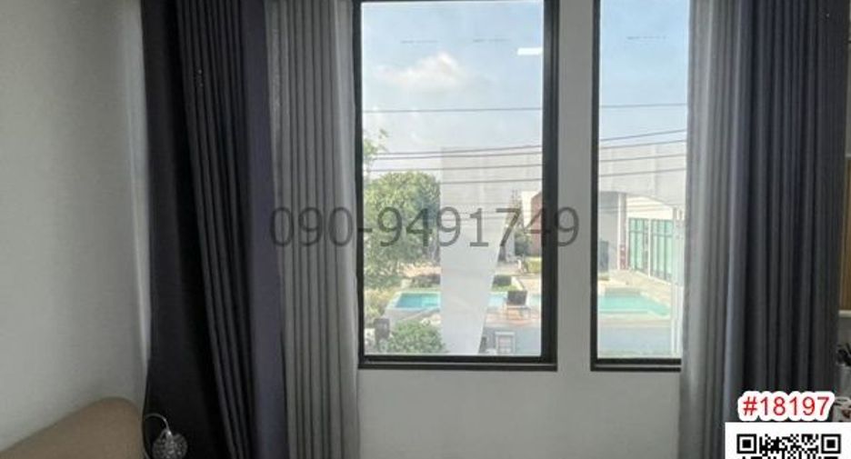 Casa adosada en alquiler de 5 habitaciones en Lat Krabang, Bangkok