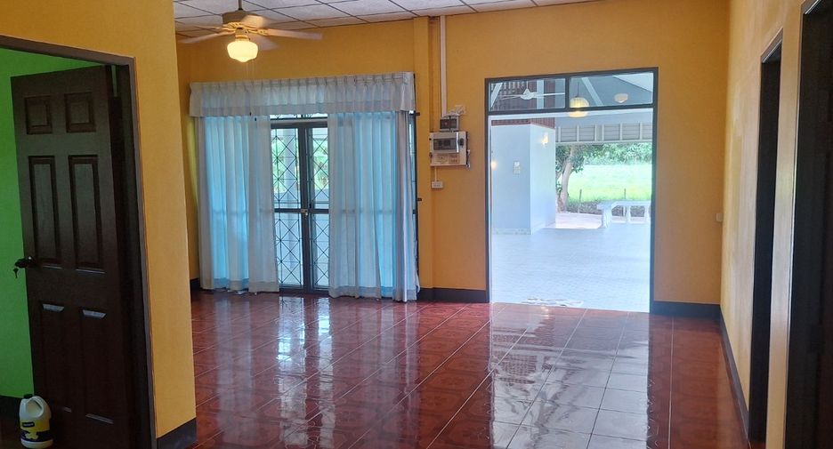 For sale 3 bedrooms house in Mueang Rayong, Rayong
