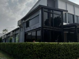 For sale 5 bedrooms townhouse in Lat Krabang, Bangkok