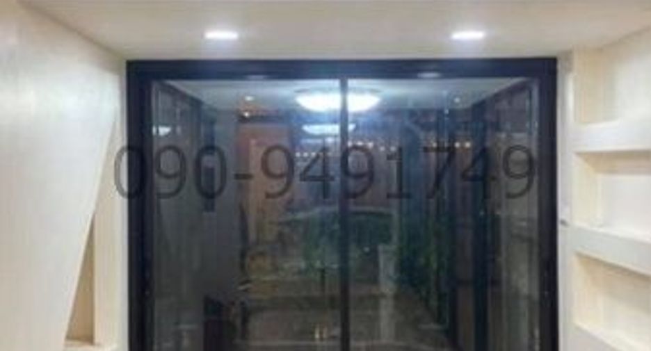 For sale 5 bedrooms townhouse in Lat Krabang, Bangkok