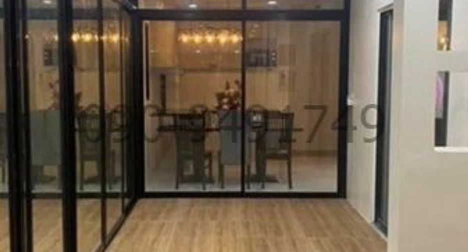For sale 5 bedrooms townhouse in Lat Krabang, Bangkok