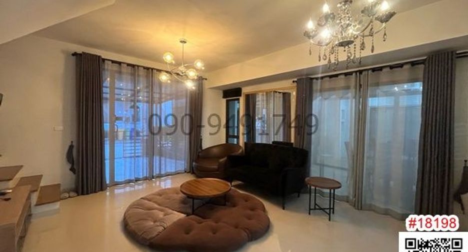 For sale 5 bedrooms townhouse in Lat Krabang, Bangkok