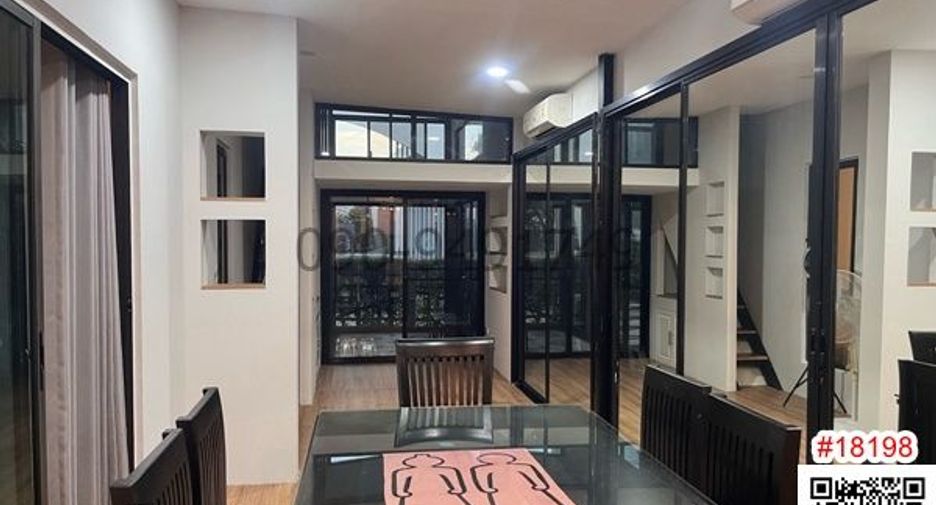 For sale 5 bedrooms townhouse in Lat Krabang, Bangkok