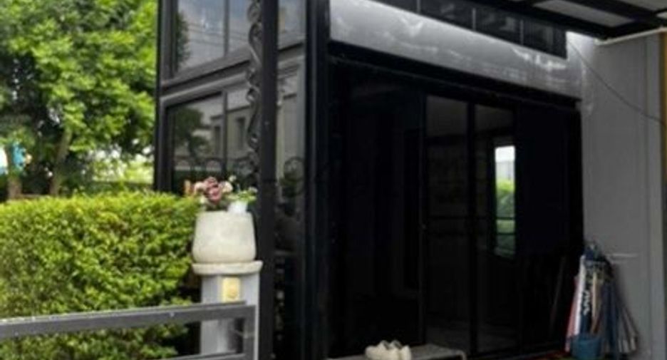 For sale 5 bedrooms townhouse in Lat Krabang, Bangkok