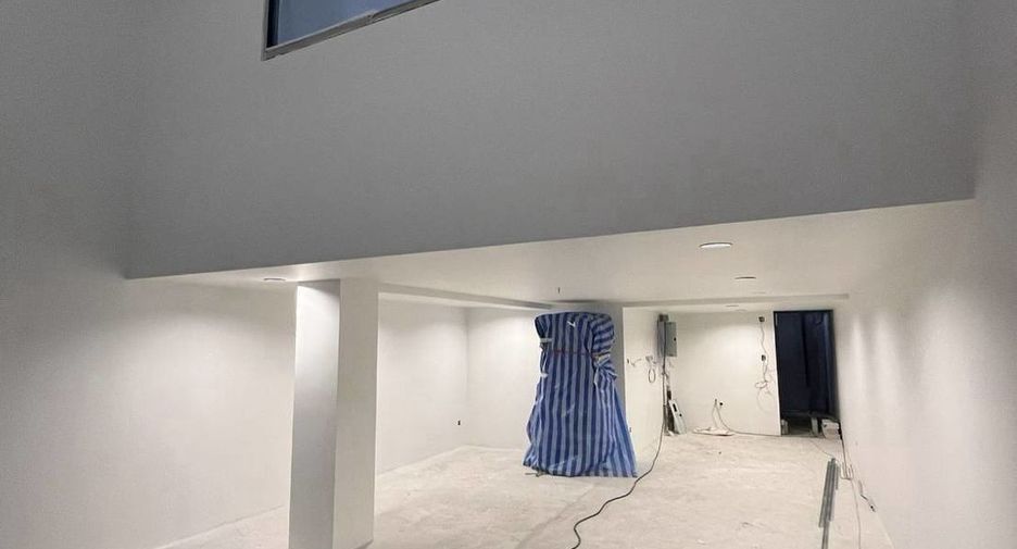 For rent retail Space in Watthana, Bangkok