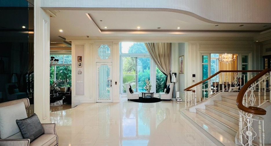 Casa en venta de 5 habitaciones en Taling Chan, Bangkok