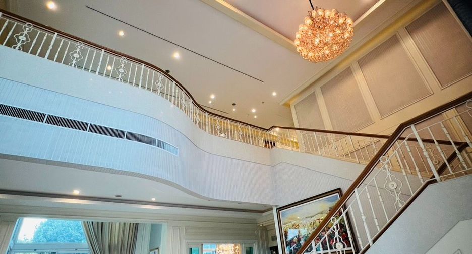 Casa en venta de 5 habitaciones en Taling Chan, Bangkok