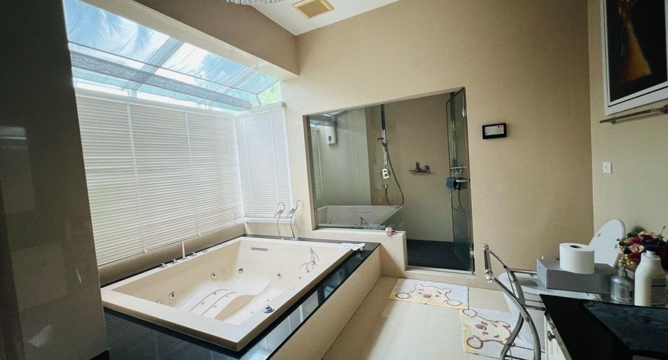 Casa en venta de 5 habitaciones en Taling Chan, Bangkok