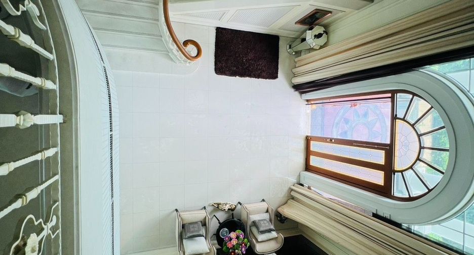 Casa en venta de 5 habitaciones en Taling Chan, Bangkok