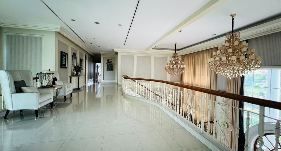 Casa en venta de 5 habitaciones en Taling Chan, Bangkok