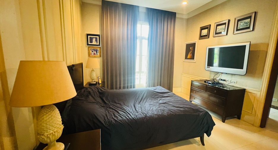 Casa en venta de 5 habitaciones en Taling Chan, Bangkok