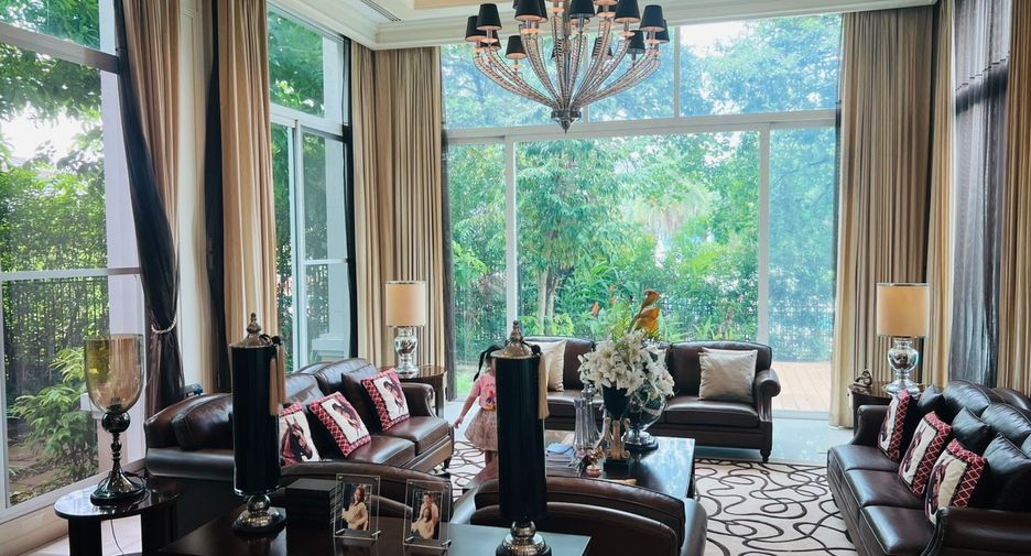 Casa en venta de 5 habitaciones en Taling Chan, Bangkok