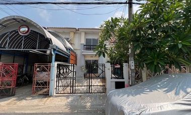 Reihenhaus zum Kauf mit 2 Zimmer in Lat Krabang, Bangkok