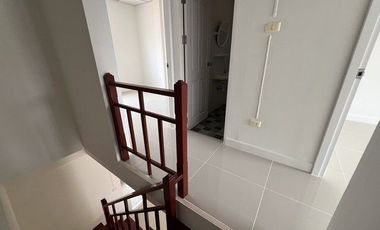 Reihenhaus zum Kauf mit 2 Zimmer in Lat Krabang, Bangkok