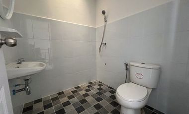 Reihenhaus zum Kauf mit 2 Zimmer in Lat Krabang, Bangkok