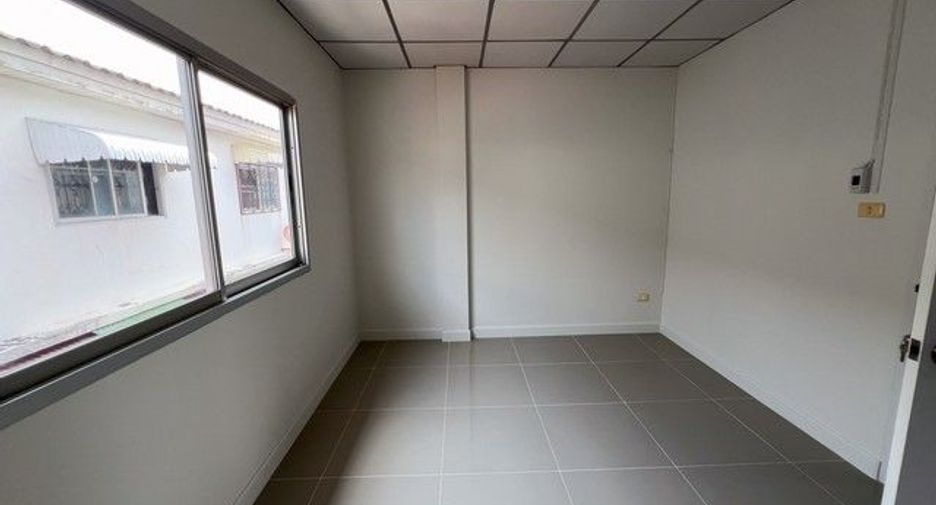 Reihenhaus zum Kauf mit 2 Zimmer in Lat Krabang, Bangkok