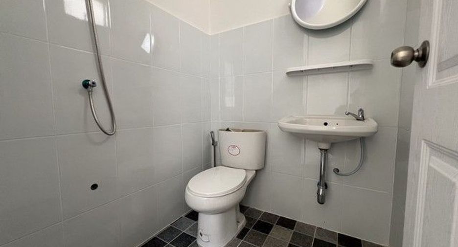 Reihenhaus zum Kauf mit 2 Zimmer in Lat Krabang, Bangkok