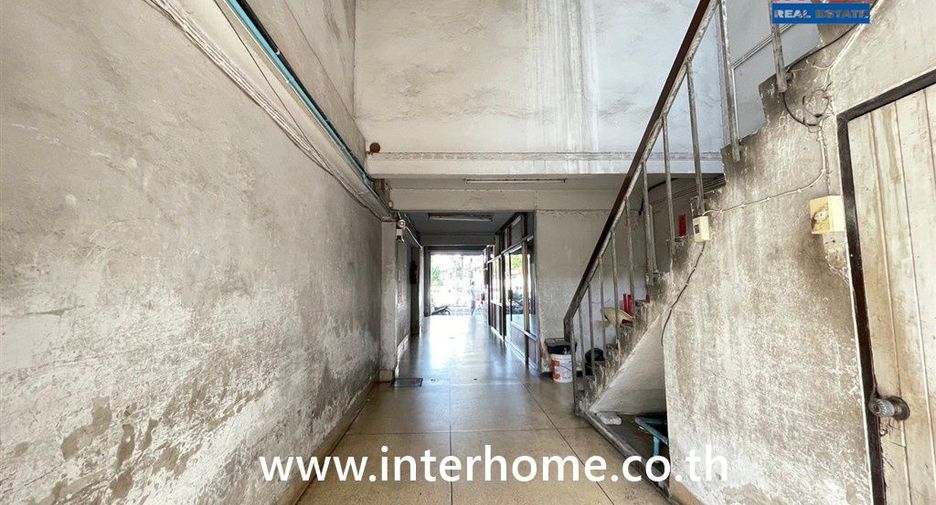 Terreno en alquiler y en venta en Yan Nawa, Bangkok