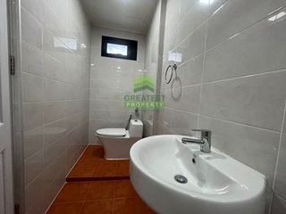 For sale 3 bedrooms retail Space in Ratchathewi, Bangkok