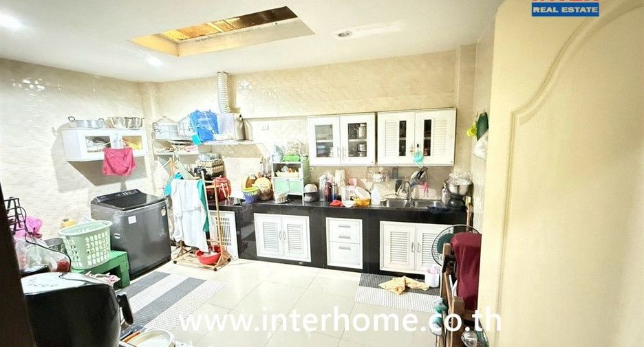 For sale 4 bedrooms townhouse in Bueng Kum, Bangkok