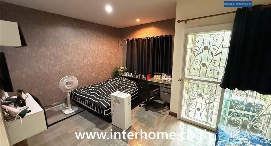 For sale 4 bedrooms townhouse in Bueng Kum, Bangkok