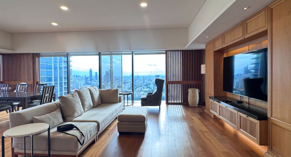 For rent 2 bedrooms condo in Pathum Wan, Bangkok