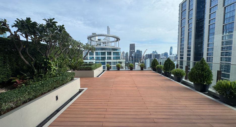 For rent 2 bedrooms condo in Pathum Wan, Bangkok