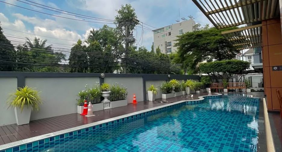 For rent 2 bedrooms condo in Watthana, Bangkok