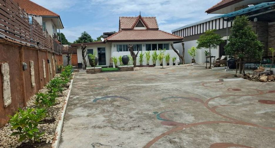 For rent 6 bedrooms house in Mueang Chiang Mai, Chiang Mai