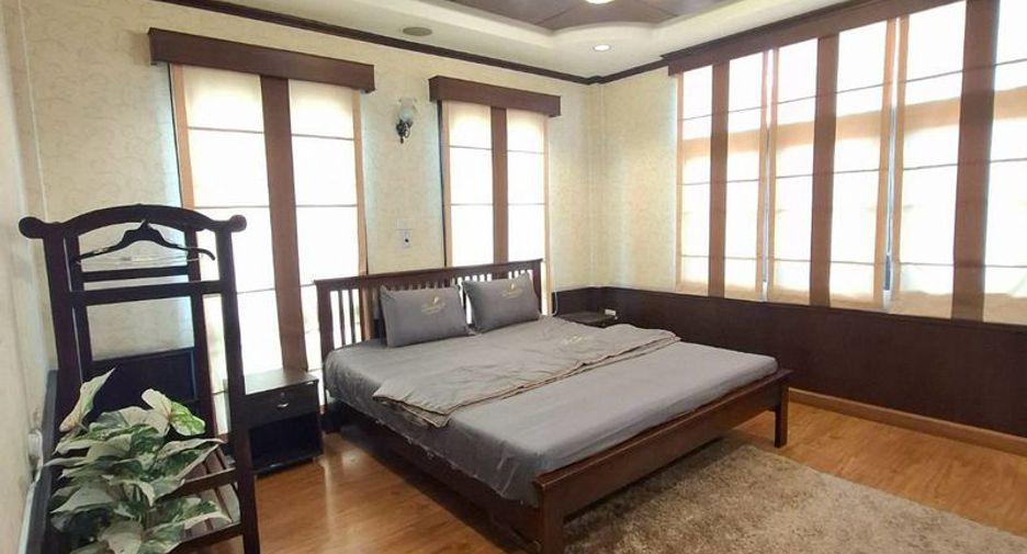 For rent 6 bedrooms house in Mueang Chiang Mai, Chiang Mai