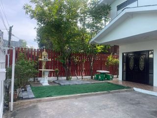 For rent 3 bedrooms townhouse in Bang Na, Bangkok