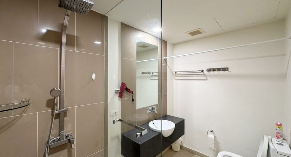 For rent 2 bedrooms condo in Bang Lamung, Chonburi