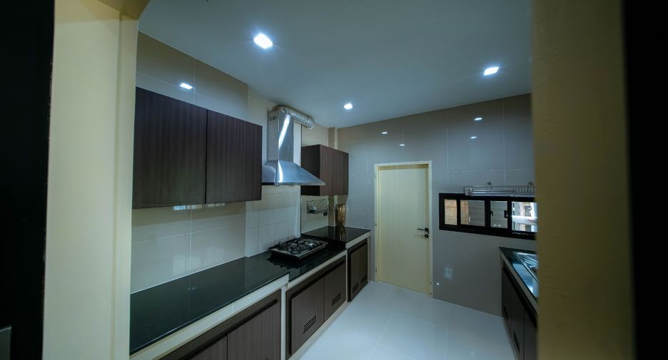 For rent 4 bedrooms villa in San Sai, Chiang Mai