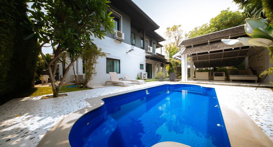 For rent 4 bedrooms villa in San Sai, Chiang Mai