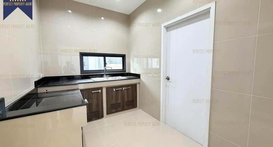 Haus zum Kauf mit 3 Zimmer in Mueang Pathum Thani, Pathum Thani