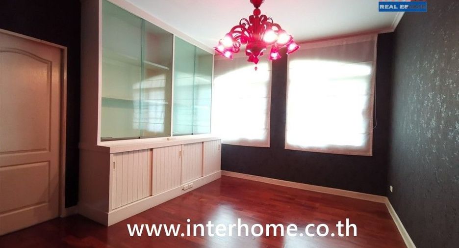 For sale 3 ベッドルーム house in Chom Thong, Bangkok