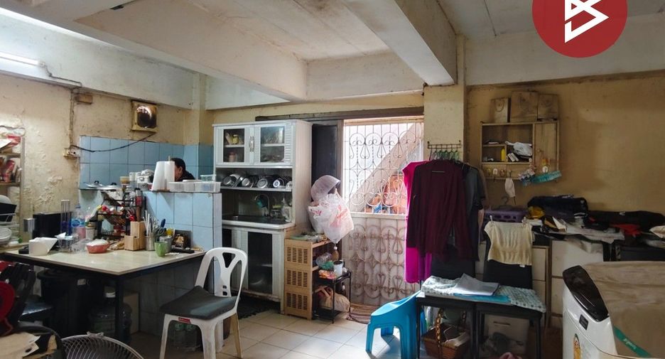 For sale 8 ベッドルーム retail Space in Sam Phran, Nakhon Pathom