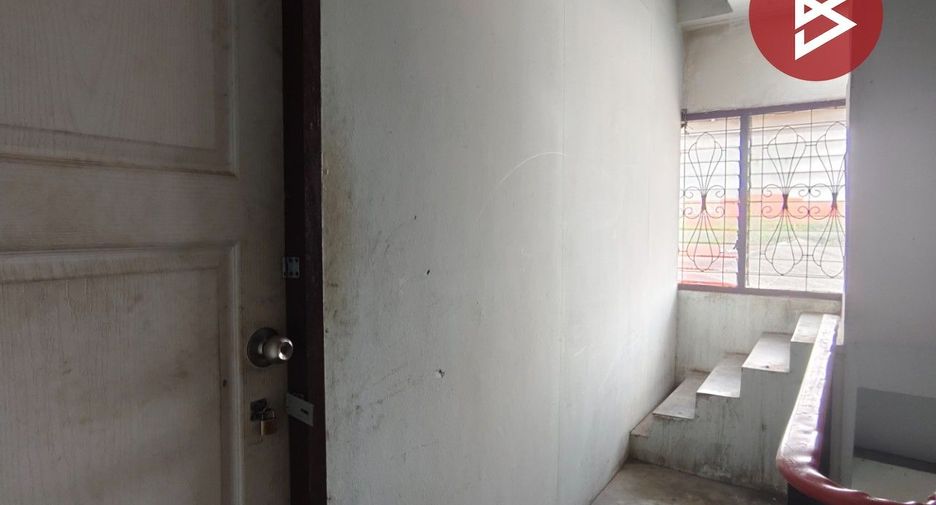 For sale 8 ベッドルーム retail Space in Sam Phran, Nakhon Pathom