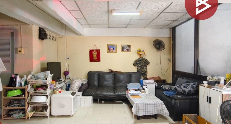 For sale 8 ベッドルーム retail Space in Sam Phran, Nakhon Pathom