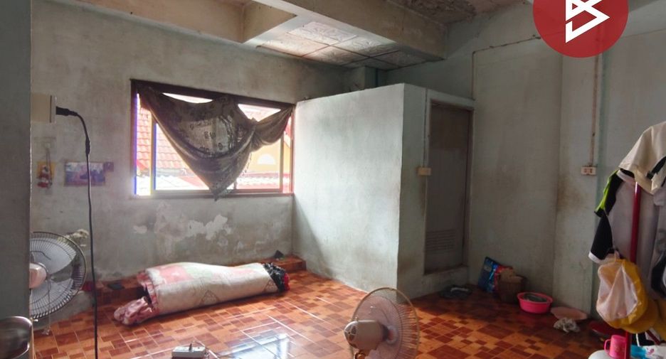For sale 8 ベッドルーム retail Space in Sam Phran, Nakhon Pathom