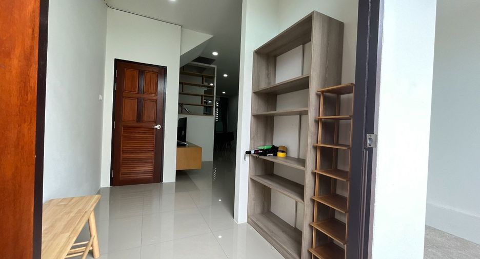 For rent 2 bedrooms townhouse in San Sai, Chiang Mai