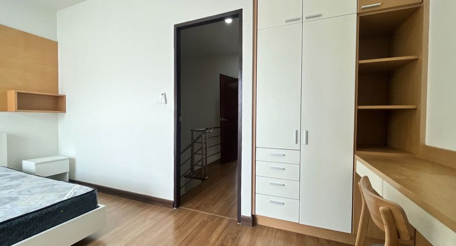For rent 2 bedrooms townhouse in San Sai, Chiang Mai