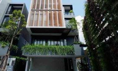 Haus zur Miete mit 4 Zimmer in Watthana, Bangkok