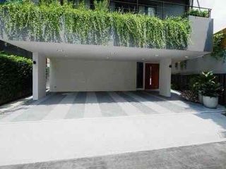 Haus zur Miete mit 4 Zimmer in Watthana, Bangkok